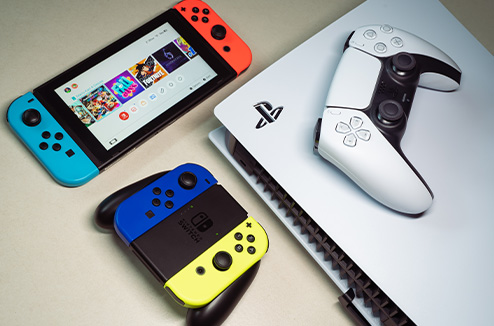 Nintendo Switch PS5 PlayStation5 Nintendo Switch ou PlayStation 5 : quelle console offrir à Noël